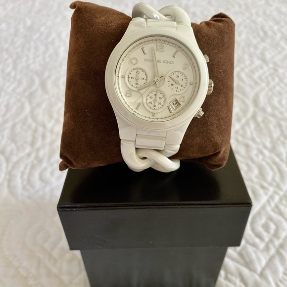 Michael Kors white ceramic watch new used only once - Picture 3 of 10